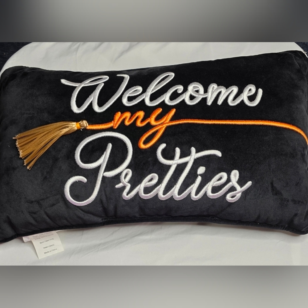 Black Welcome My Pretties Decorative Pillow